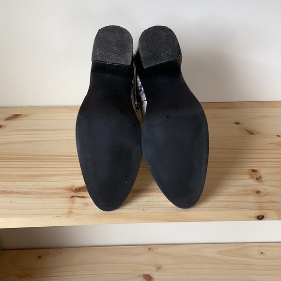 Zebra-print, vegan leather, heeled ankle boots - Picture 5 of 5